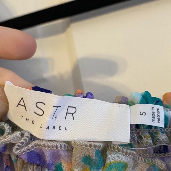 ASTR the label multi floral balloon sleeve midi dress NWOT - Picture 5 of 8